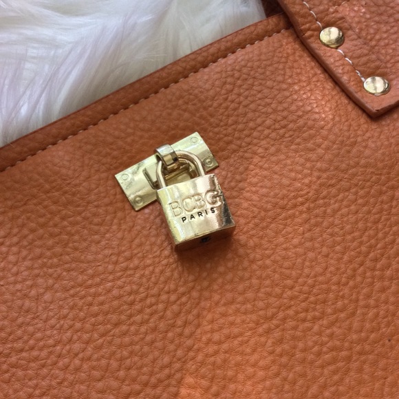 BCBG PARIS Bag ✨ - Picture 4 of 8